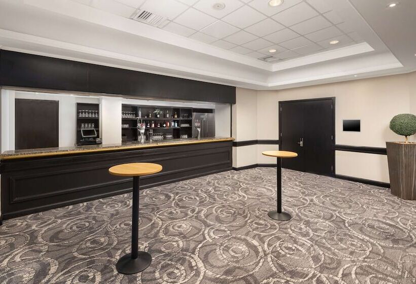 Отель Hilton London Gatwick Airport