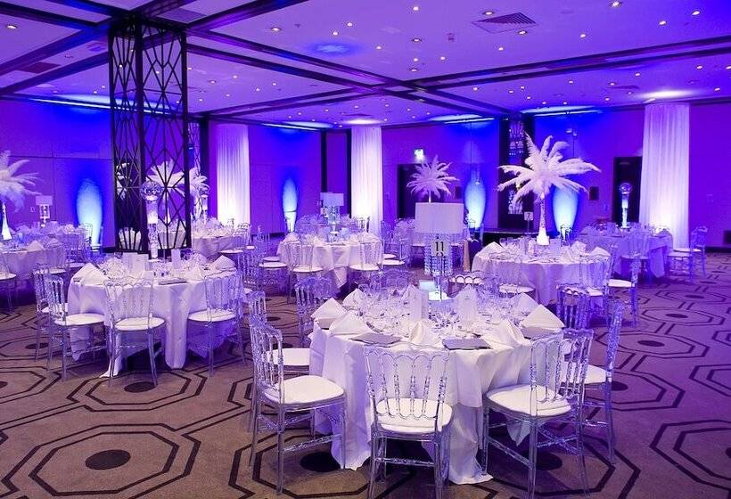 Отель Hilton London Gatwick Airport