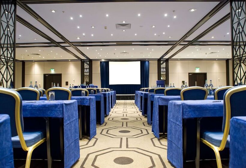 Отель Hilton London Gatwick Airport