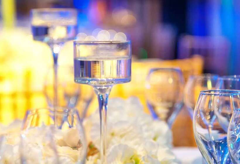 Отель Hilton London Gatwick Airport