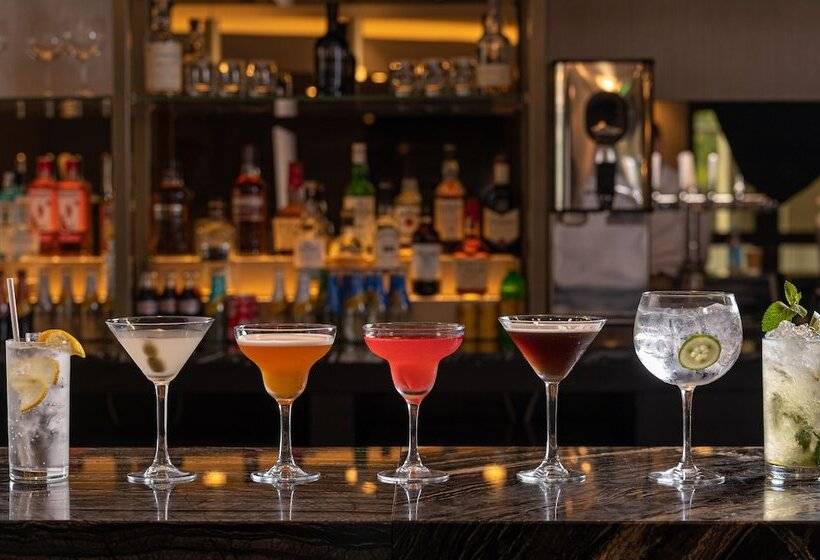 Отель Hilton London Gatwick Airport