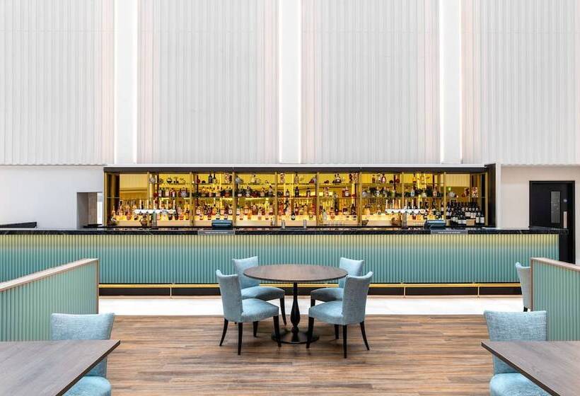 Отель Hilton London Gatwick Airport