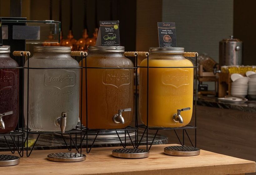 Отель Hilton London Gatwick Airport