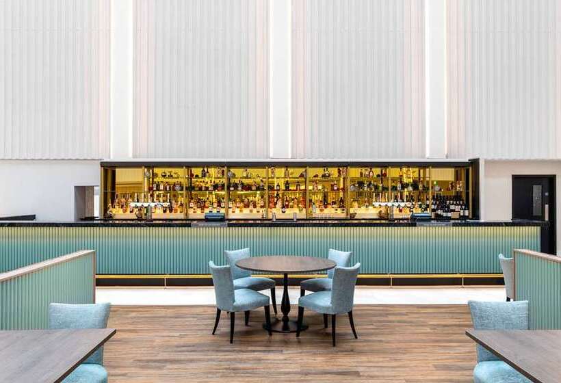 Отель Hilton London Gatwick Airport