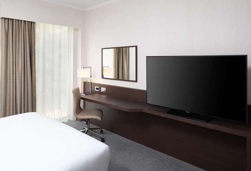 Отель Hilton London Gatwick Airport