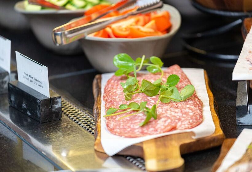 هتل Hilton London Kensington