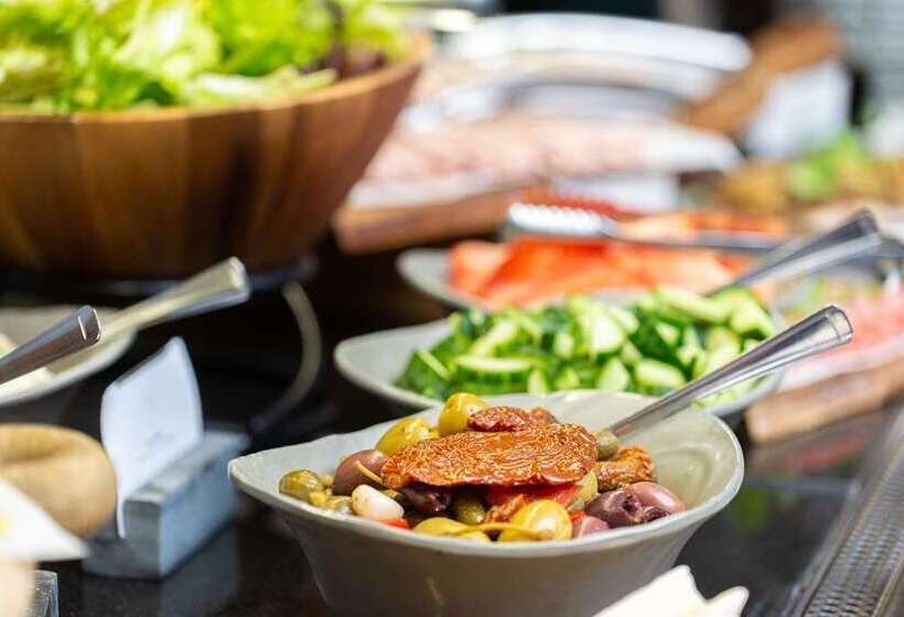 هتل Hilton London Kensington