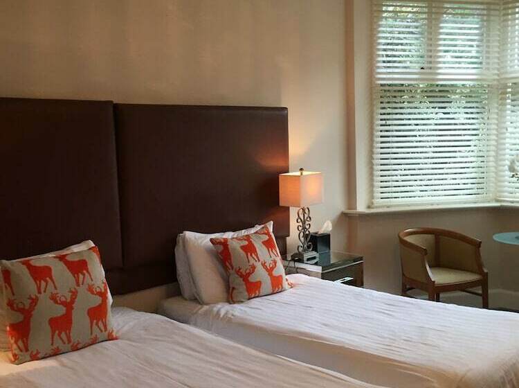 ホテル Hinton Firs