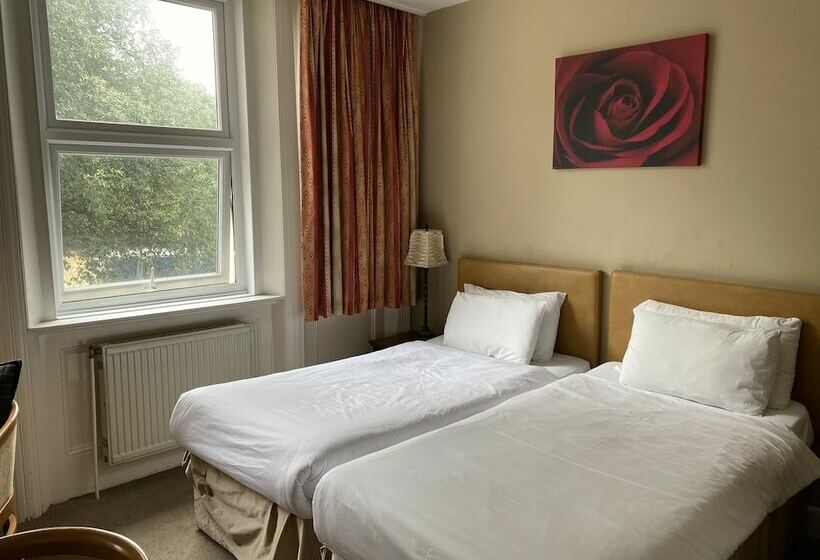 ホテル Hinton Firs