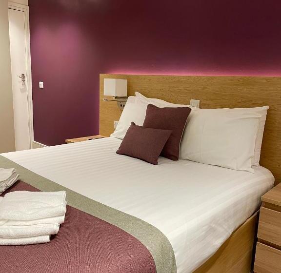 Отель Holtwhites