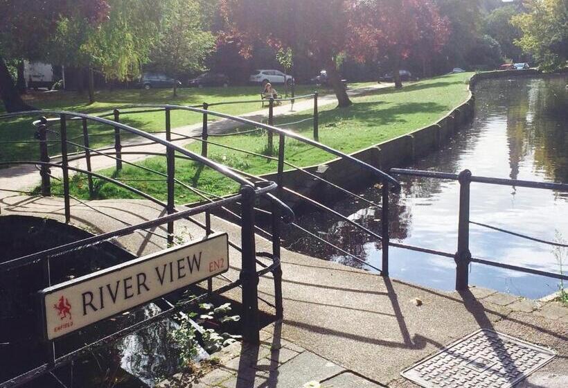 Отель Holtwhites