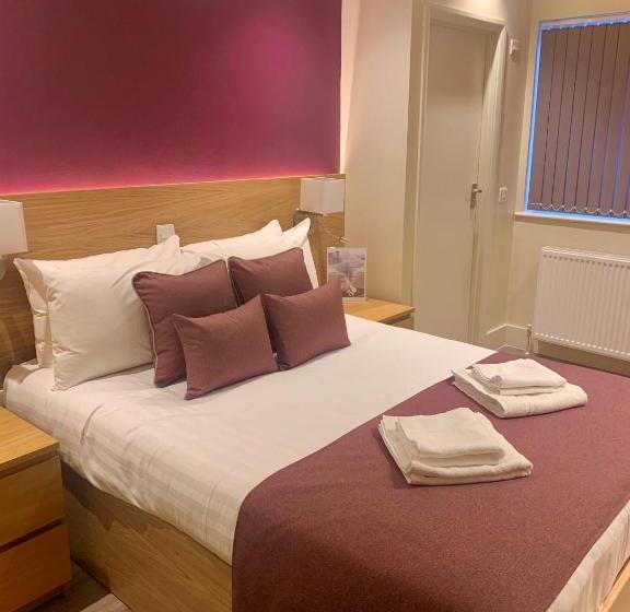 Отель Holtwhites