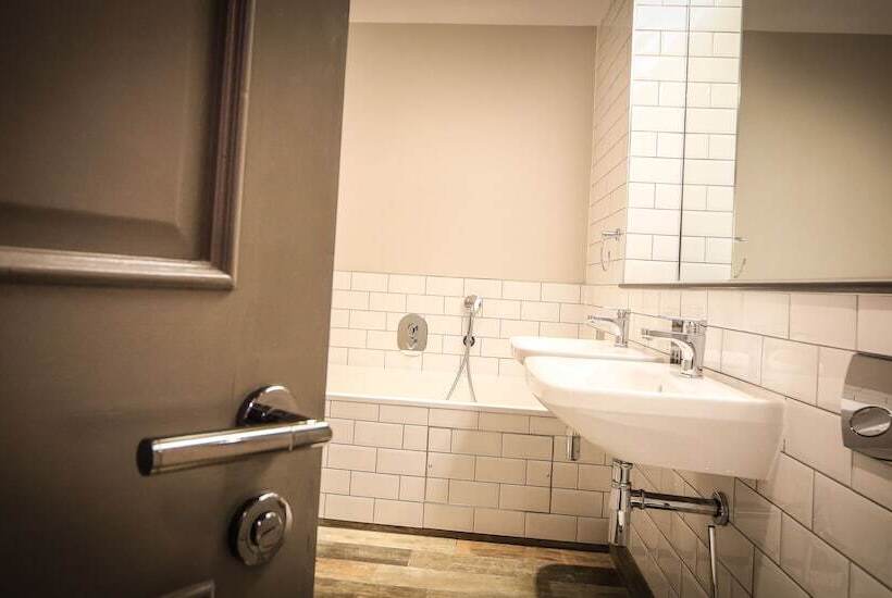 ホテル Kings Head