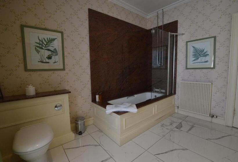 ホテル Kinloch House