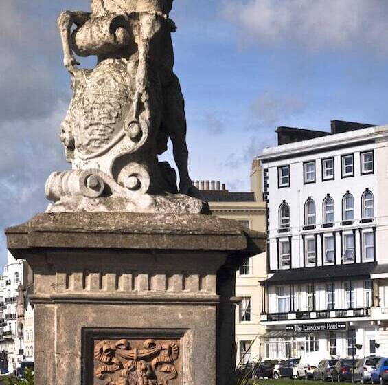 Отель The Lansdowne