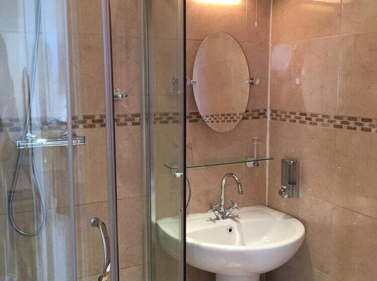 Отель The Lansdowne