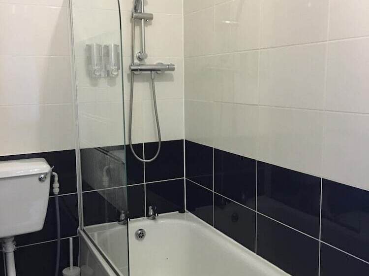 Отель The Lansdowne