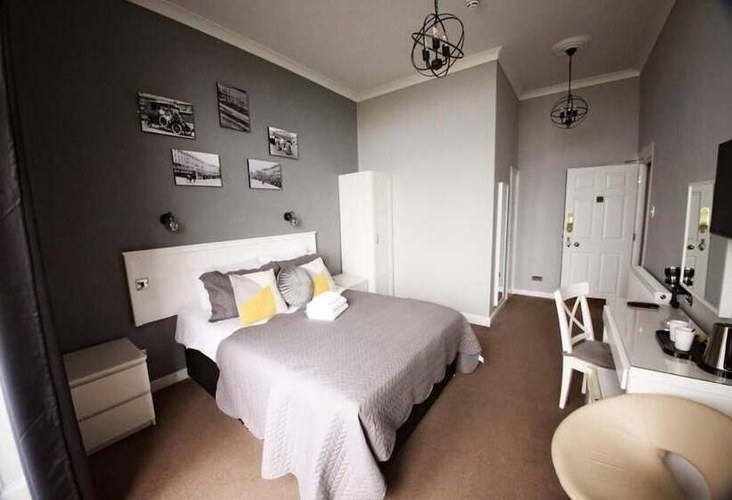 Отель The Lansdowne