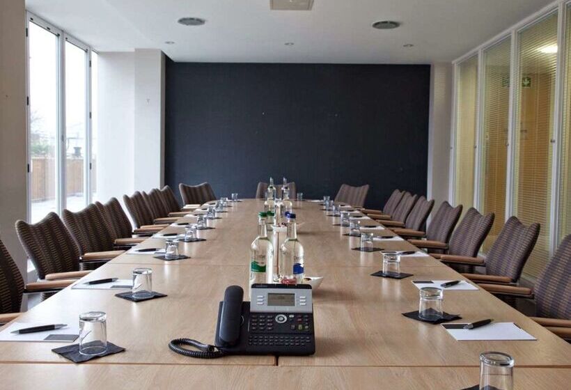 London Croydon Aerodrome Hotel, Bw Signature Collection