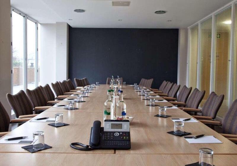 London Croydon Aerodrome Hotel, Bw Signature Collection