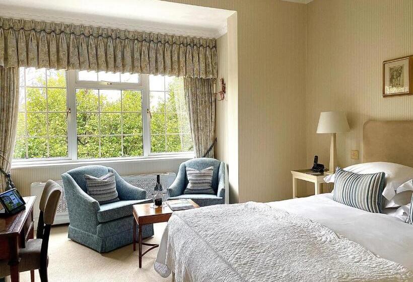 בית מלון כפרי Longueville Manor