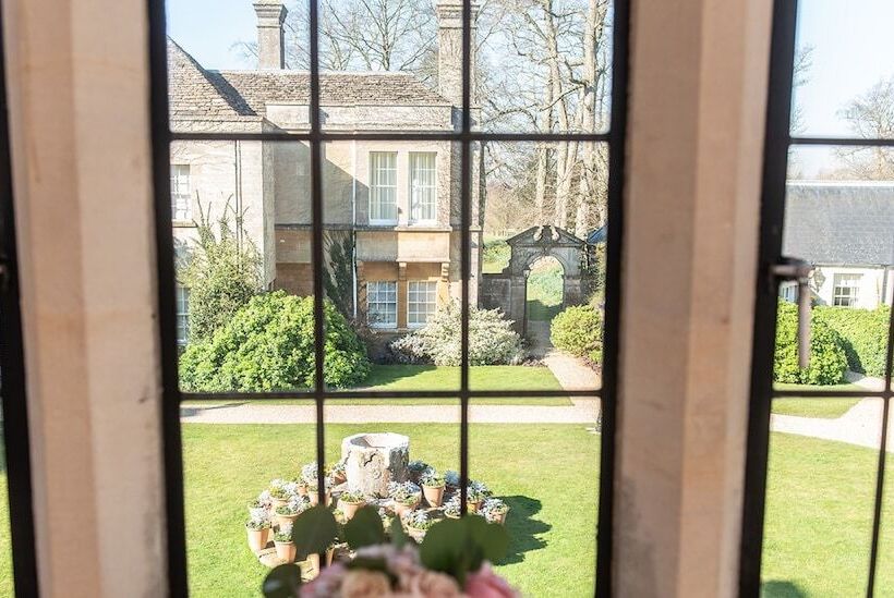 Отель Lucknam Park