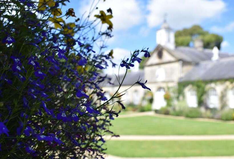 Отель Lucknam Park