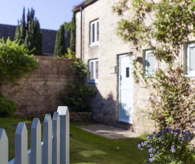 Отель Lucknam Park