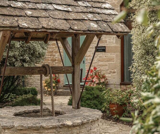 Отель Lucknam Park