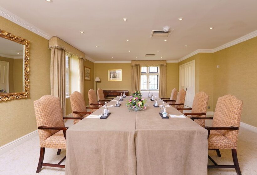 Отель Lucknam Park