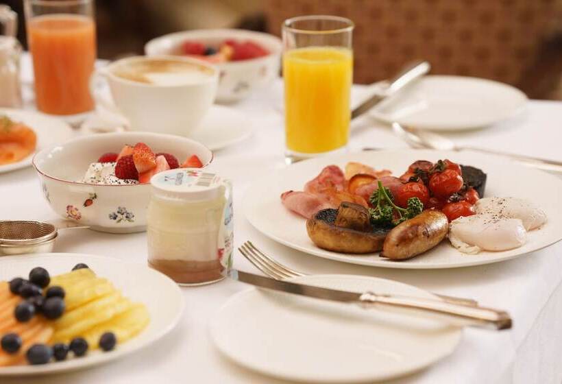 Отель Lucknam Park