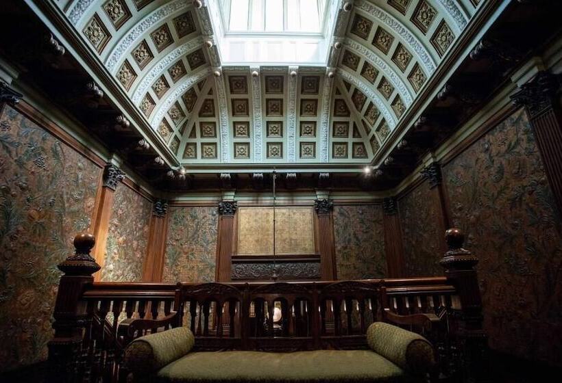 Отель Macdonald Norwood Hall