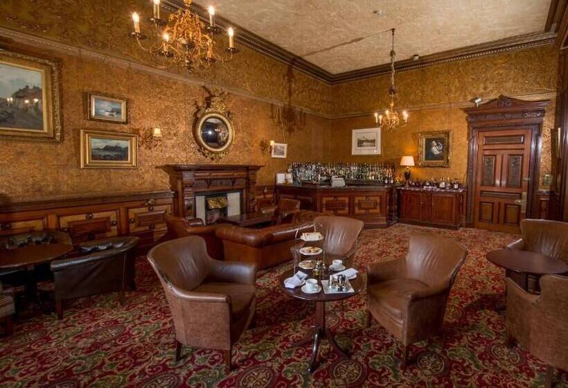 Отель Macdonald Norwood Hall