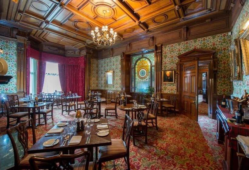 Отель Macdonald Norwood Hall