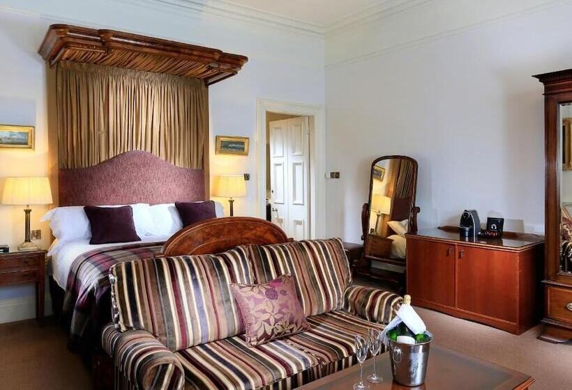 Отель Macdonald Norwood Hall