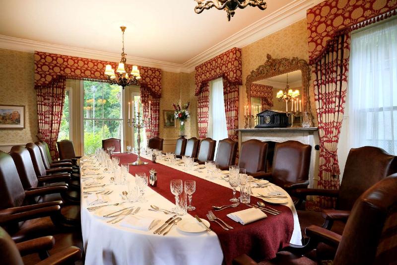 Отель Macdonald Norwood Hall