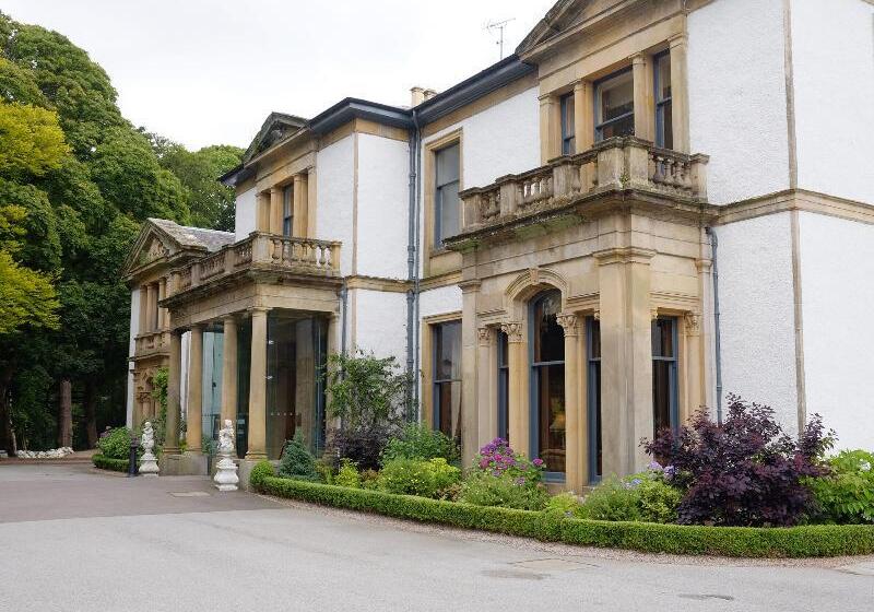 Отель Macdonald Norwood Hall