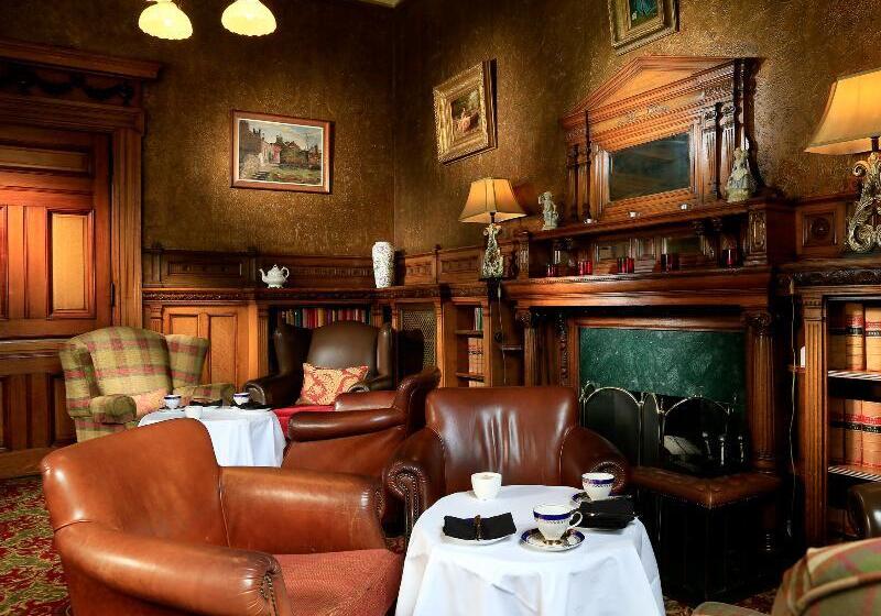 בית מלון כפרי Macdonald Norwood Hall