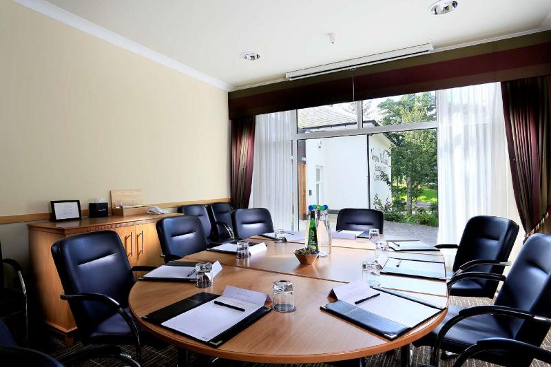 Отель Macdonald Norwood Hall