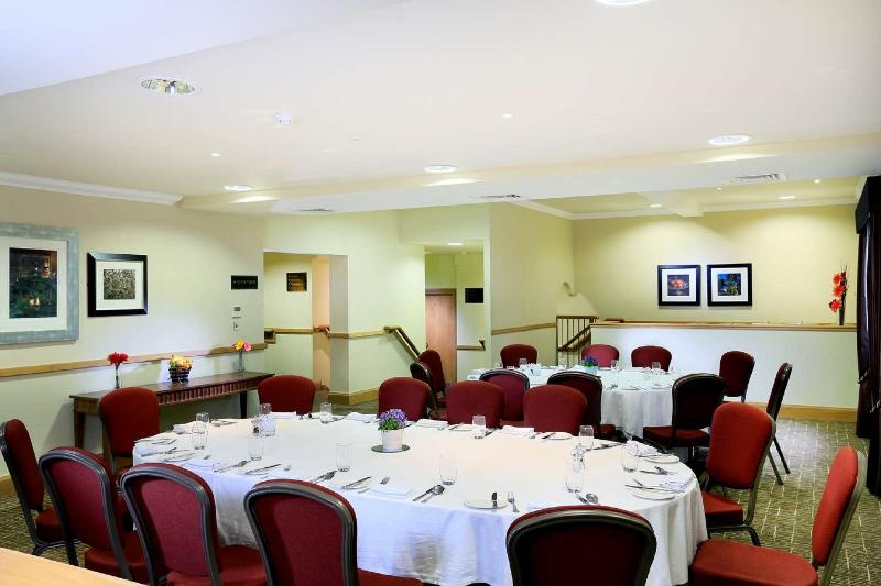 Отель Macdonald Norwood Hall