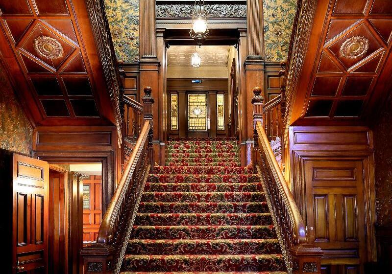 Отель Macdonald Norwood Hall