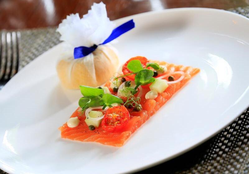 Отель Macdonald Norwood Hall