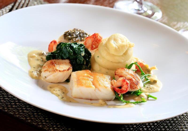 Отель Macdonald Norwood Hall