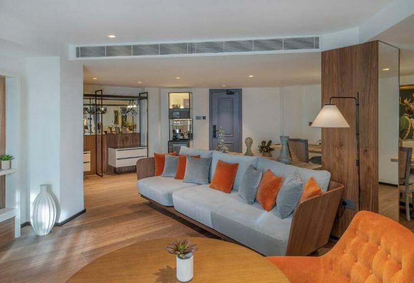 هتل Melia White House