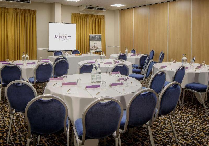 Отель Mercure Hatfield Oak