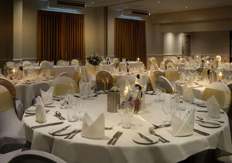 Отель Mercure Hatfield Oak