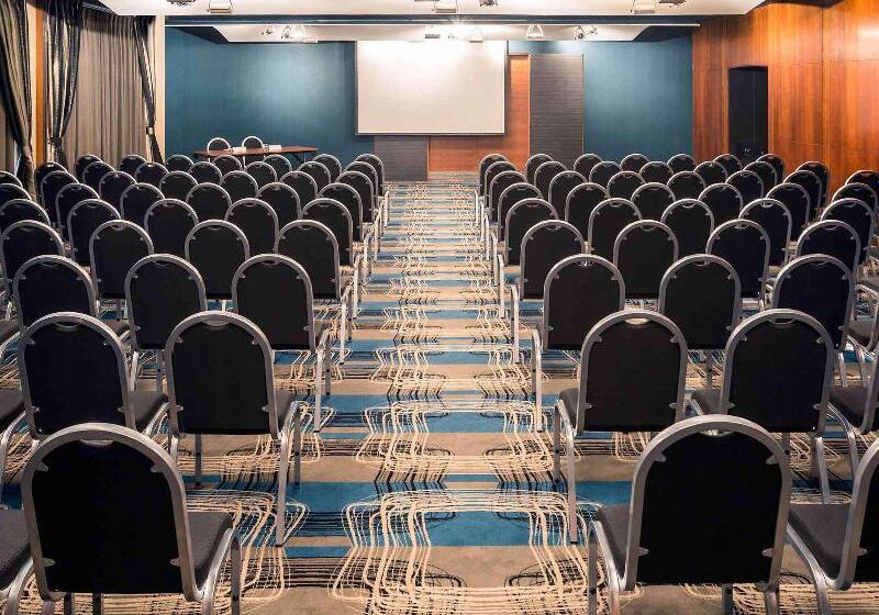 בית מלון כפרי Mercure London Heathrow