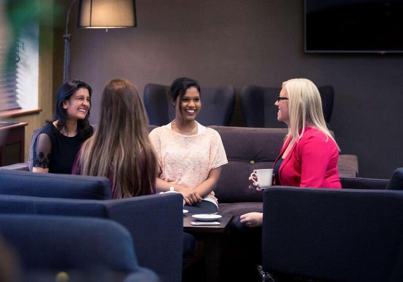 בית מלון כפרי Mercure London Heathrow