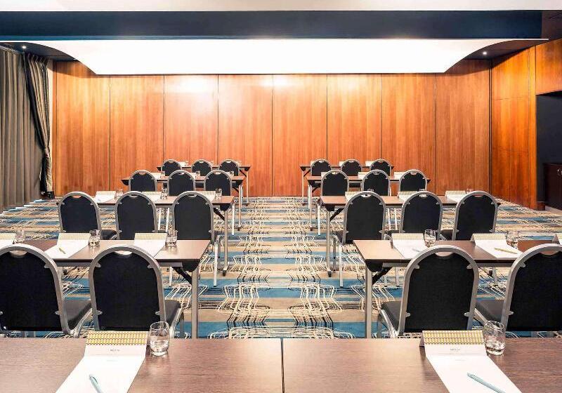 בית מלון כפרי Mercure London Heathrow