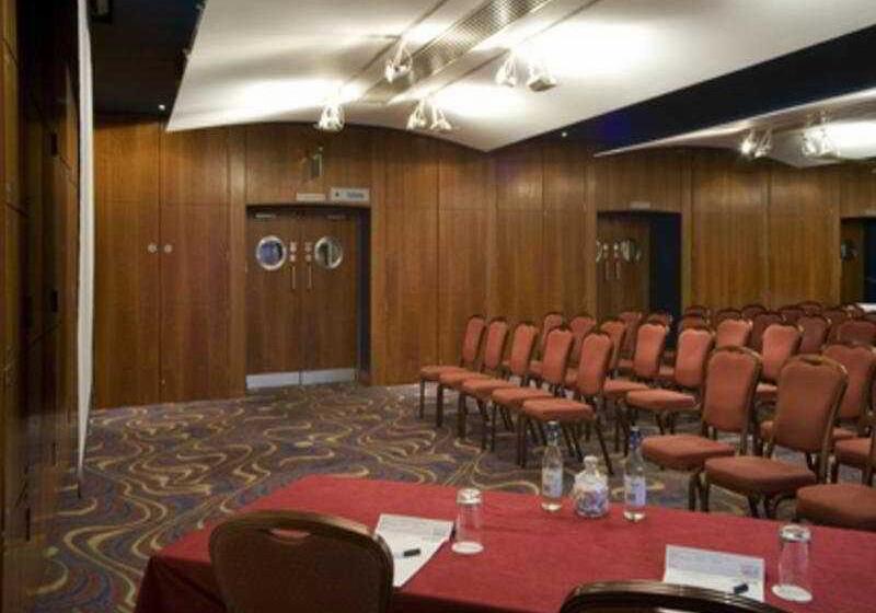 בית מלון כפרי Mercure London Heathrow